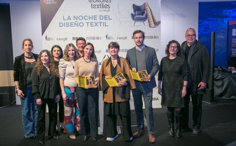 Carmen Baselga, Sara Sánchez (Dobleese Estudio) y Joaquín Millán (OOIIO Arquitectura), ganadores del concurso «Mejores Proyectos de Interiorismo” de Intergift 2025