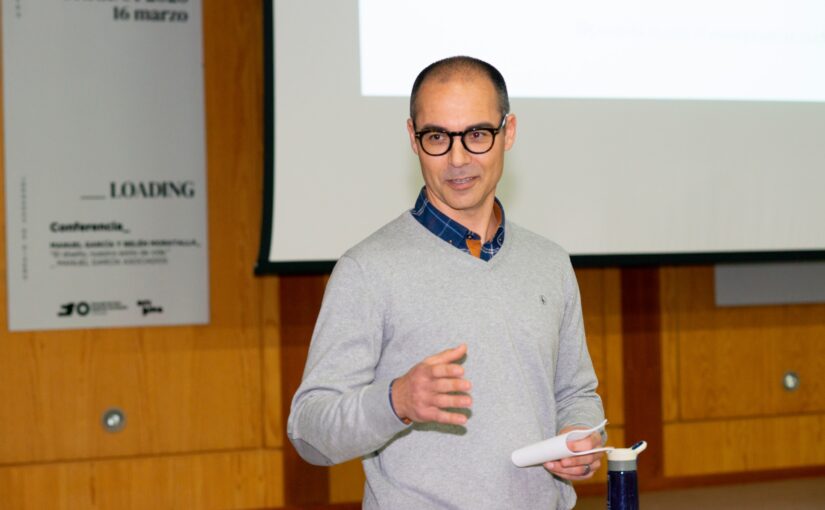CHARLA CARLOS POVEDA EN EASDO
