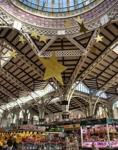 El equipo de Acierta decorará el  Mercado Central esta Navidad