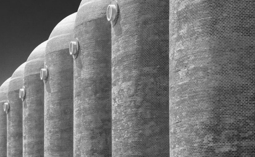 ‘Erótica techno en la arquitectura valenciana’,  el proyecto editorial y expositivo que explora los vínculos entre la música techno y los edificios modernos